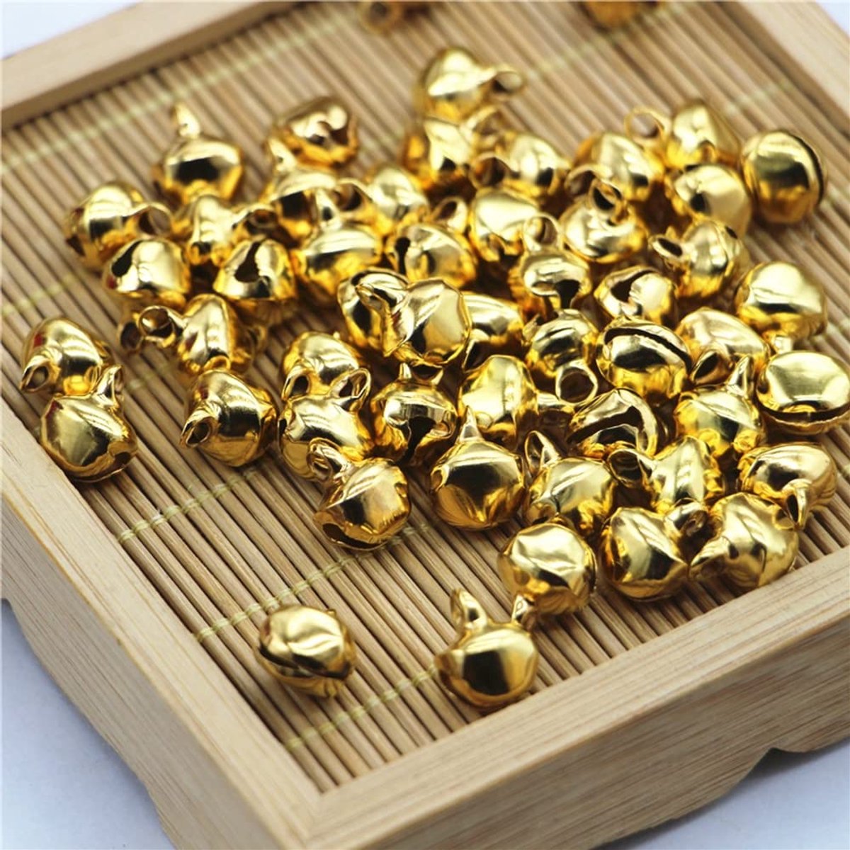 200 stuks kleine klokken 6 mm eenwoord-ijzeren klokken gouden metalen belletjes met ogen knutselklokken sleebelletjes voor doe-het-zelf knutselen kerstboom decoratie krans accessoires
