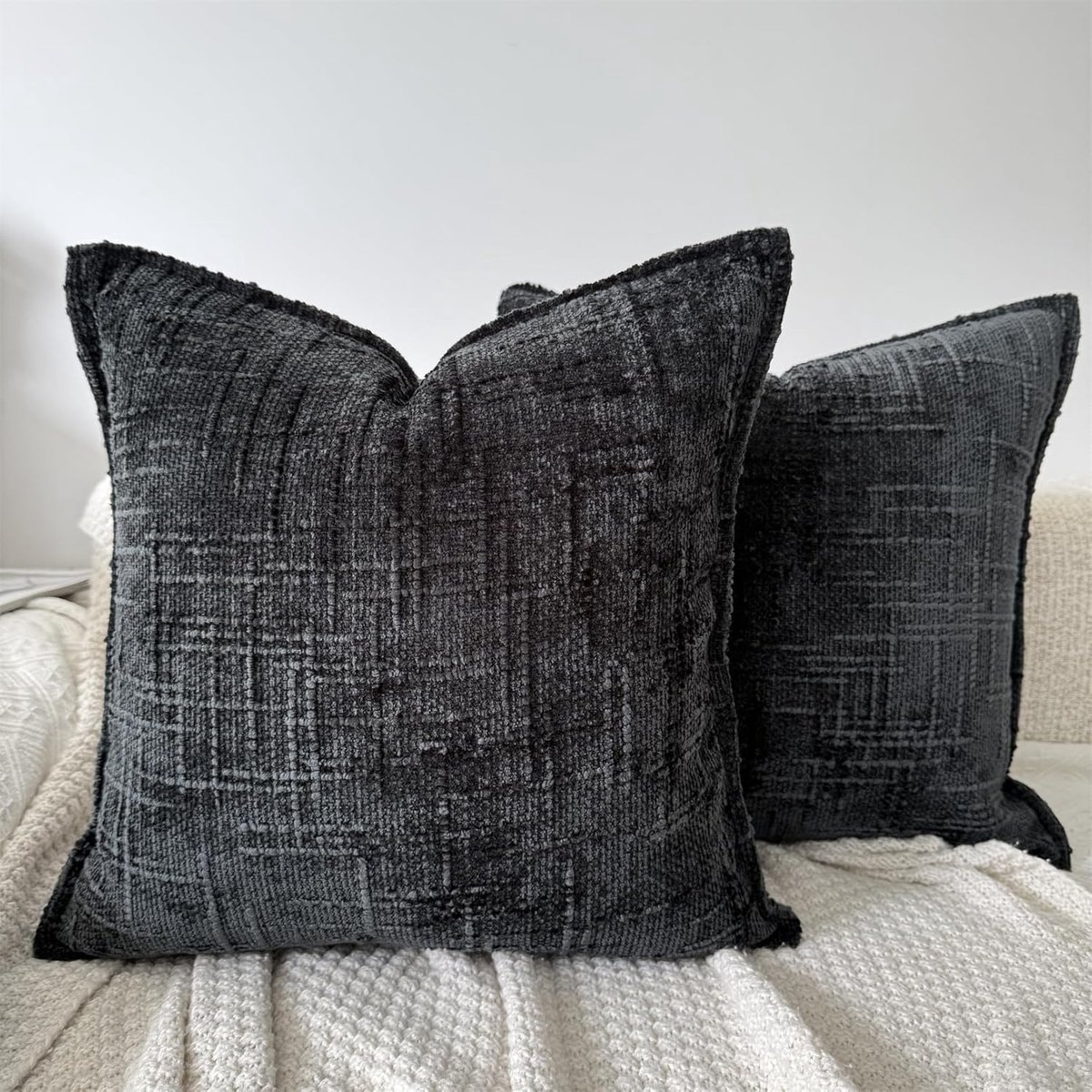 SnelShoppen - Chenille Kussenhoezen 45x45 cm - 2 Stuks Zacht Luxe Decoratieve Kussenhoezen voor Sofa, Bed en Caravan - Modern Farmhouse Stijl - Zwart