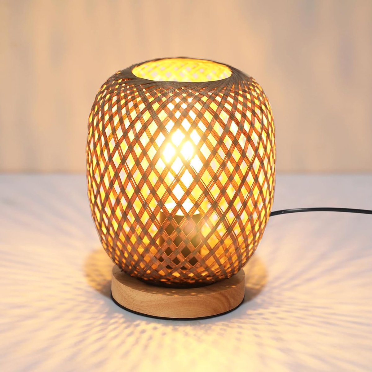 SnelShoppen - Bedside Lamp Bruin - Unieke Rieten Tafel Lamp met Handgeweven Bamboe Lampenkap en Houten Basis - Bohemian, Minimalistisch, Natuurlijk -