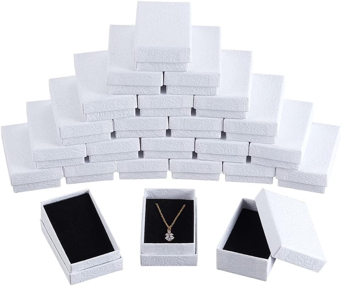 SnelShoppen - 24 Stuks Witte Textuur Kartonnen Sieraden Dozen - 8.2x5 cm Papieren Cadeau Dozen met Zwarte Spons - Voor Kettingen, Oorbellen, Armbanden