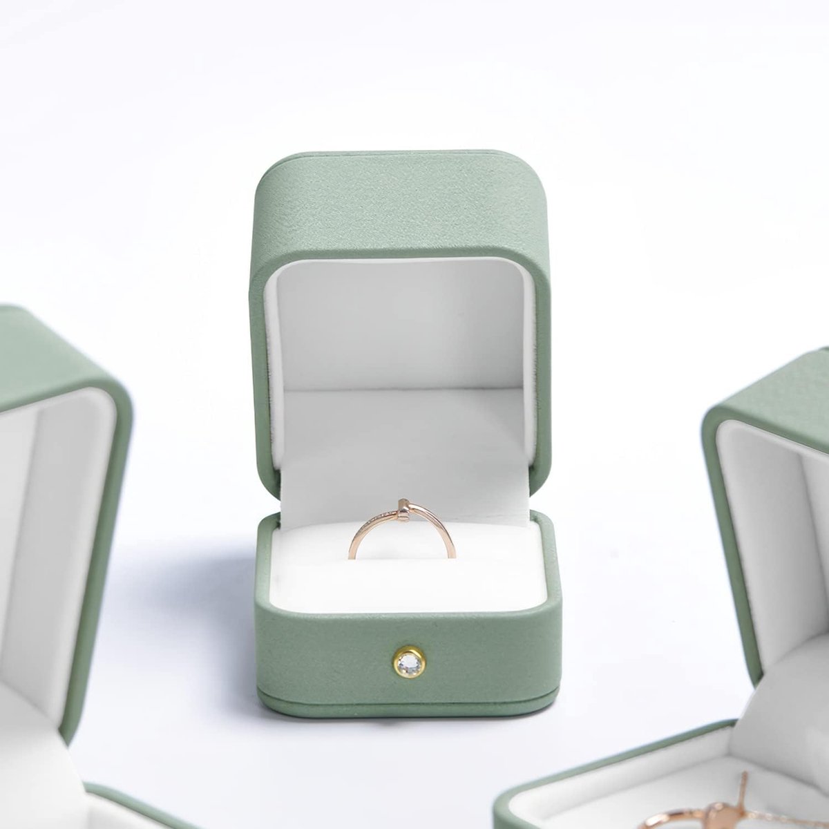 SnelShoppen - Oirlv Matcha Green PU Leather Ring Box - Sieraden Doosje voor Verlovingsring, Trouwerij, Valentijnsdag - Compact & Ruim Ontwerp - 6x6.5x