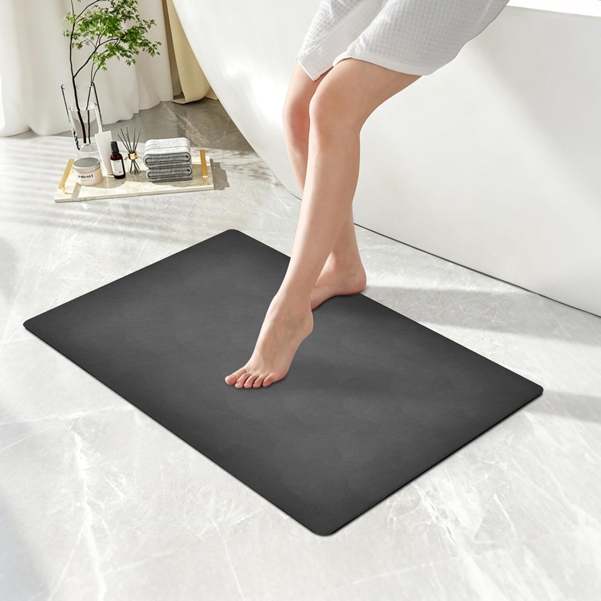 SnelShoppen - Antislip Badmat 43 x 120 cm - Sneldrogend en Absorberend Badkamertapijt - Dun en Wasbaar - Donkergrijs Voor Douche en Toilet