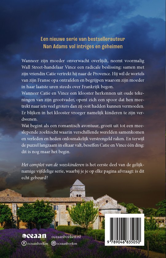 Boekcover met een villa met lavendelvelden ervoor, tekst 'Een nieuwe serie van bestsellerauteur Nan Adams vol intriges en geheimen'.