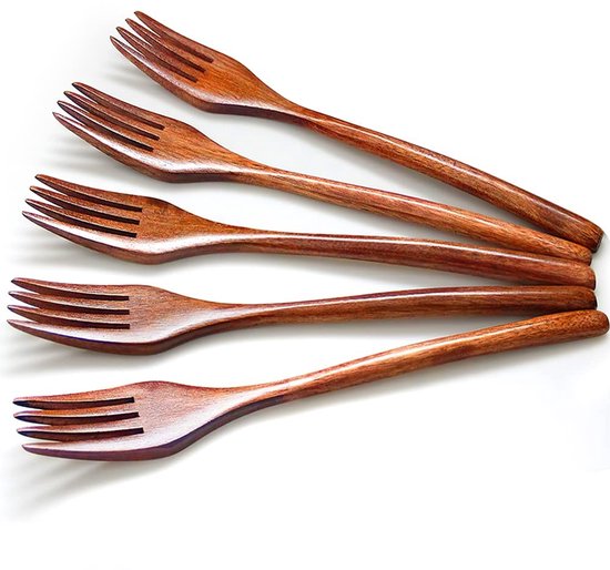 Vijf houten vorken met lange, slanke handgrepen, gerangschikt op een witte achtergrond.