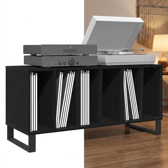 Zwarte houten kast met zes vakken, gevuld met LP's, met platenspeler en versterker.