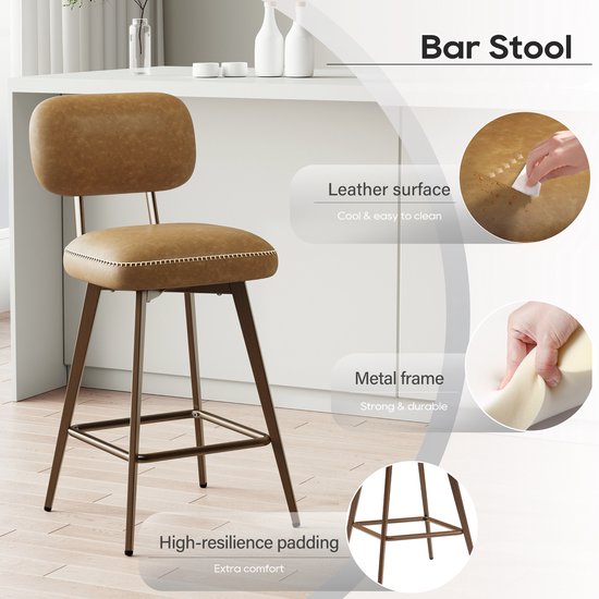 Bruine barkruk met leren oppervlak, metalen frame en stiksels op de zitting. "Bar Stool" tekst in beeld.