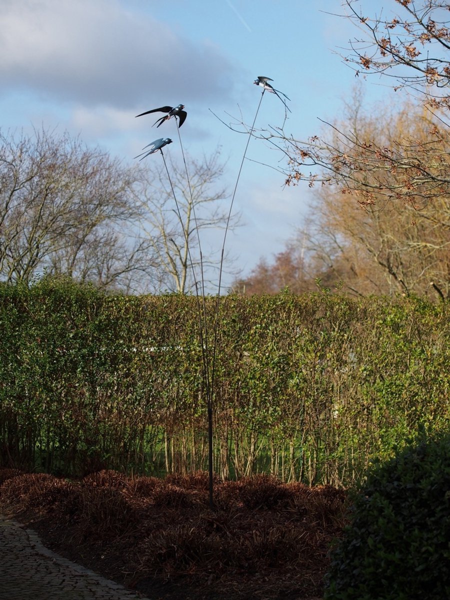 Metal Art - tuinornament 3 zwaluwen op metalen prikker - hoogte 350 cm - tuinbeeld