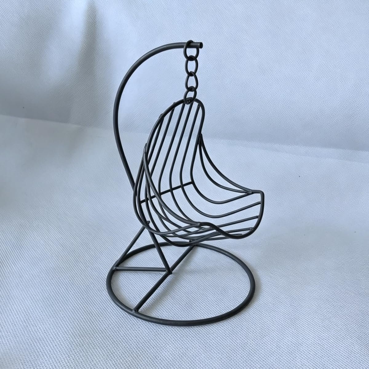 Mini-hangstoel van ijzer, miniatuur tuinmeubilair, metalen hangmand, bruin, hangschommel, hangmat, decoratie voor tuin, bureau, raam, plank, ornament, tafeldecoratie (koffie hangstoel)