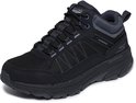 Zwarte mid-cut wandelschoen met grijze accenten en tekst 'WATERPROOF' en 'GO TRAIL'.
