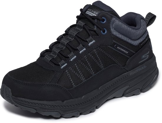 Zwarte mid-cut wandelschoen met grijze accenten en tekst 'WATERPROOF' en 'GO TRAIL'.