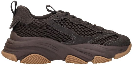 Bruine Steve Madden sneaker met dikke zool, mesh en suède. Het merk is zichtbaar op de zijkant.