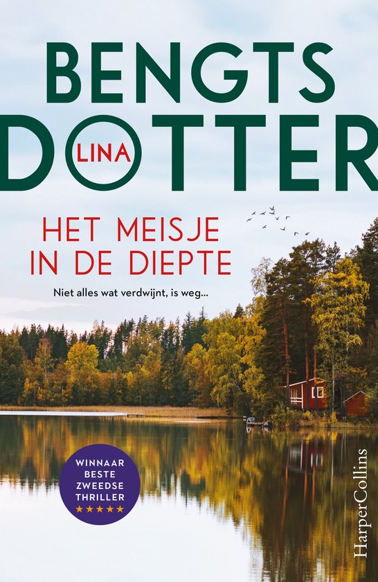 Boekcover met de titel 'Het meisje in de diepte' van Bengts Dotter, met een bosmeer en rode hut.