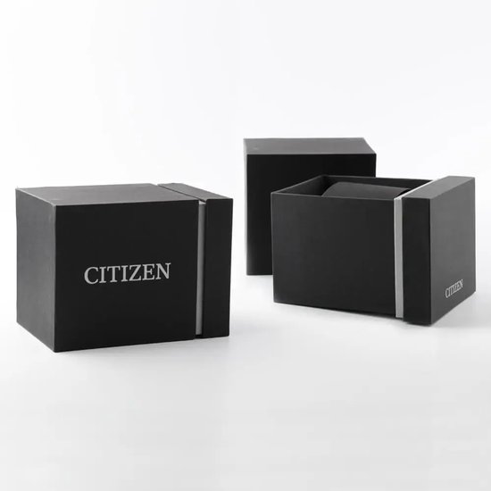Twee gesloten en één geopende zwarte Citizen horlogedoos.