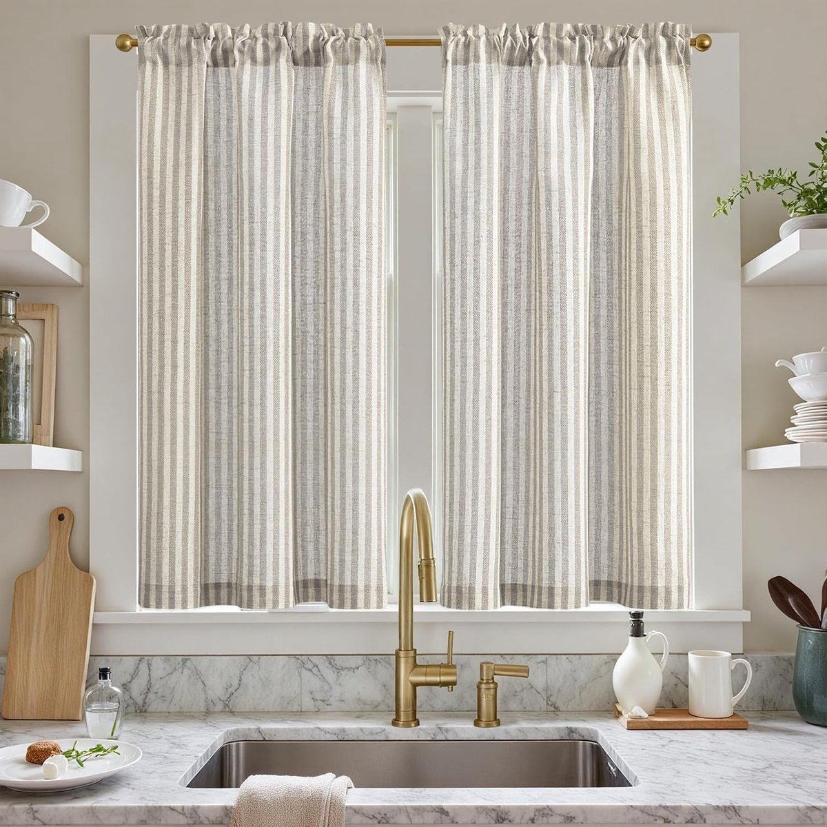 Set van 2, H 115 x B 65 (cm) gestreepte vitrage, linnen gordijnen met strepen, keukengordijn, ondoorzichtig, kort, keukengordijnen voor keuken, eetkamer, badkamer, klein, lichtgrijsbruin op