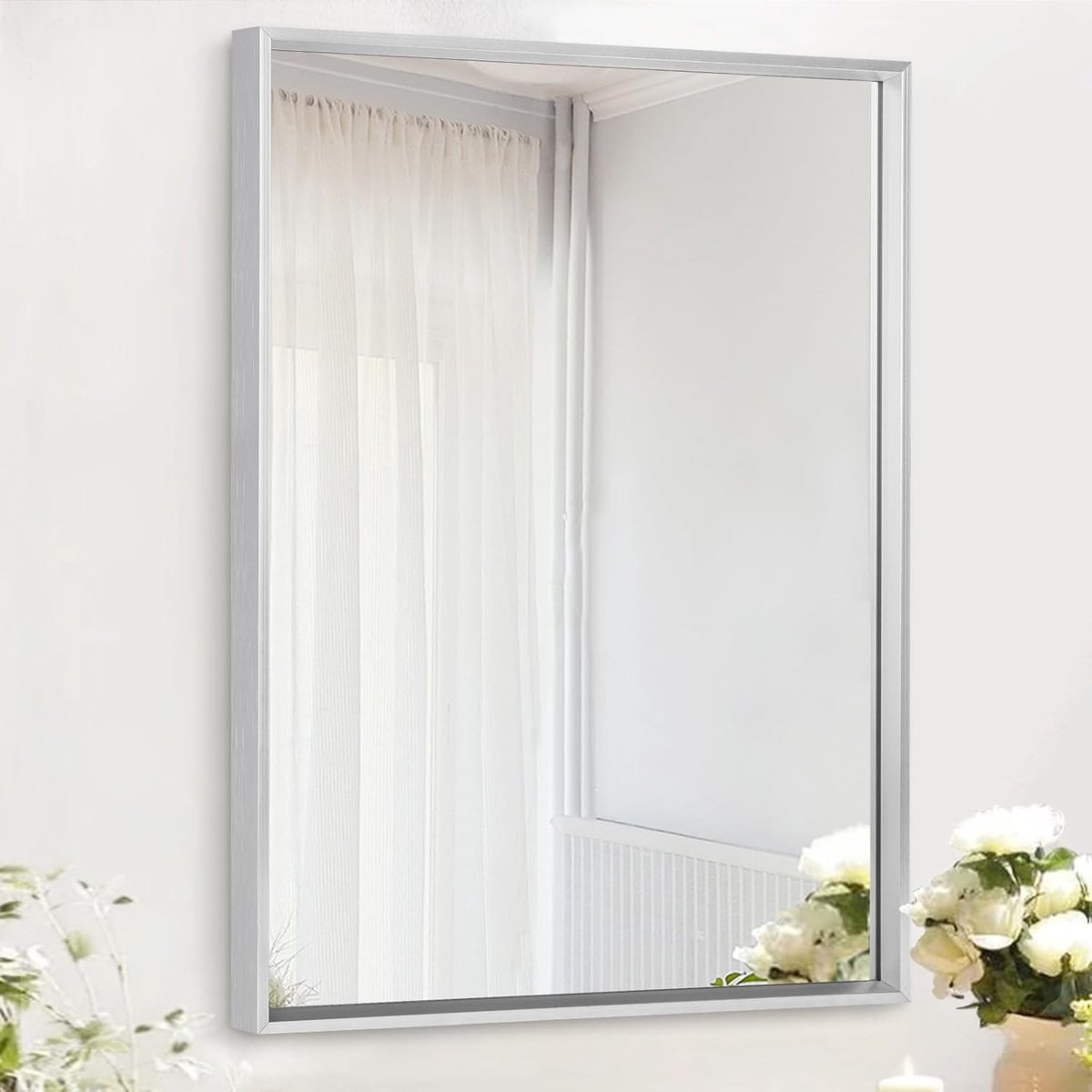 Moderne rechthoekige wandspiegel van metaal voor slaapkamer en badkamer, verticaal of horizontaal te bevestigen, stijlvol en decoratief