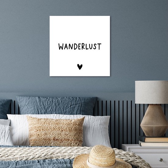 Poster 50x50 cm - Engelse quote "Wanderlust" met een hartje op een witte achtergrond - Posters - Kamer decoratie - Wanddecoratie woonkamer - Muurdecoratie slaapkamer