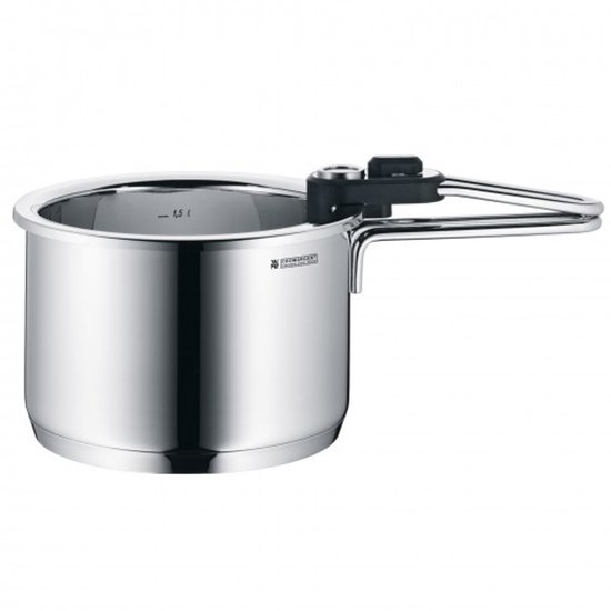 Zilverkleurige pan met WMF-logo en 1,5 liter markering.