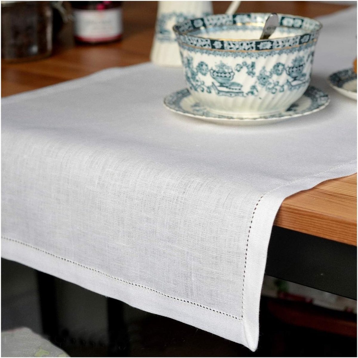 & Cotton Hoogwaardige en Elegante Tafelloper Stof Loper met Zoomsteek Florence -100% Linnen, Wit (43 x 130 cm) Tafel Cloth Doek Klein voor Huis Keuken Eettafel Woonkamer Familie Diner Avondmaal