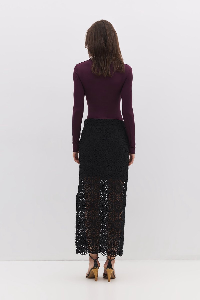 Jupe midi en dentelle doublée