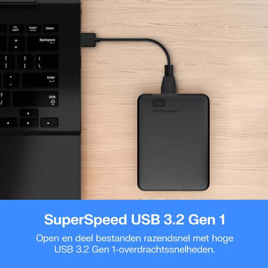 Zwarte WD Elements externe harde schijf aangesloten op een laptop via SuperSpeed USB 3.2 Gen 1.