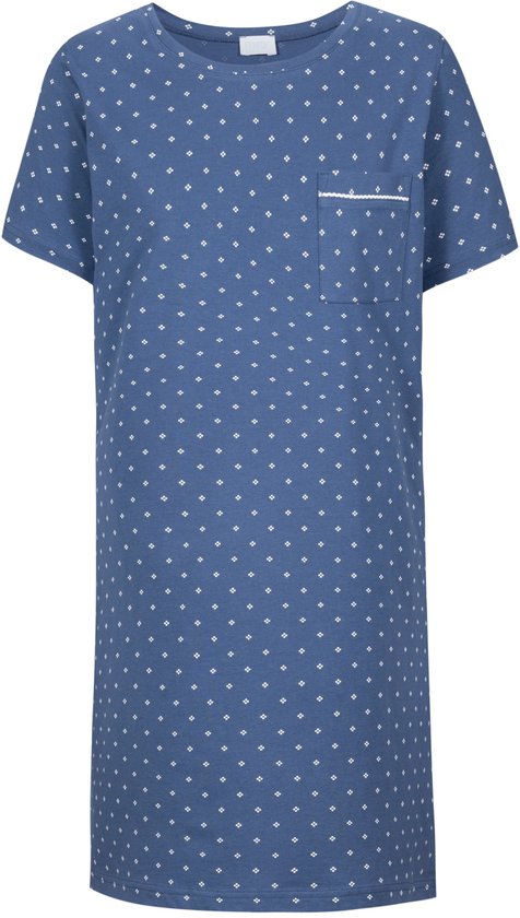 Blauw nachthemd met korte mouwen, all-over witte ruitjesprint, borstzakje met witte bies en ronde hals.