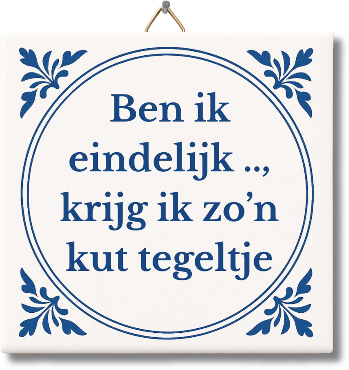 Tegeltje met Tekst - Premium Verpakt – Ben ik eindelijk ..., krijg ik zo'n kut tegeltje – Kies zelf de leeftijd – Grappig Verjaardag Tegeltje van NietMokken.nl met ophanghaakje – Inclusief premium verpakking, gratis viltje en ansichtkaart – Glossy