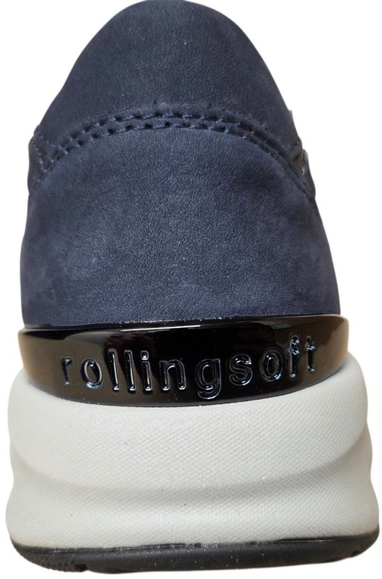 Achterkant van een donkerblauwe Gabor sneaker. Witte dikke zool met glanzend zwarte band en 'rolling soft' logo.
