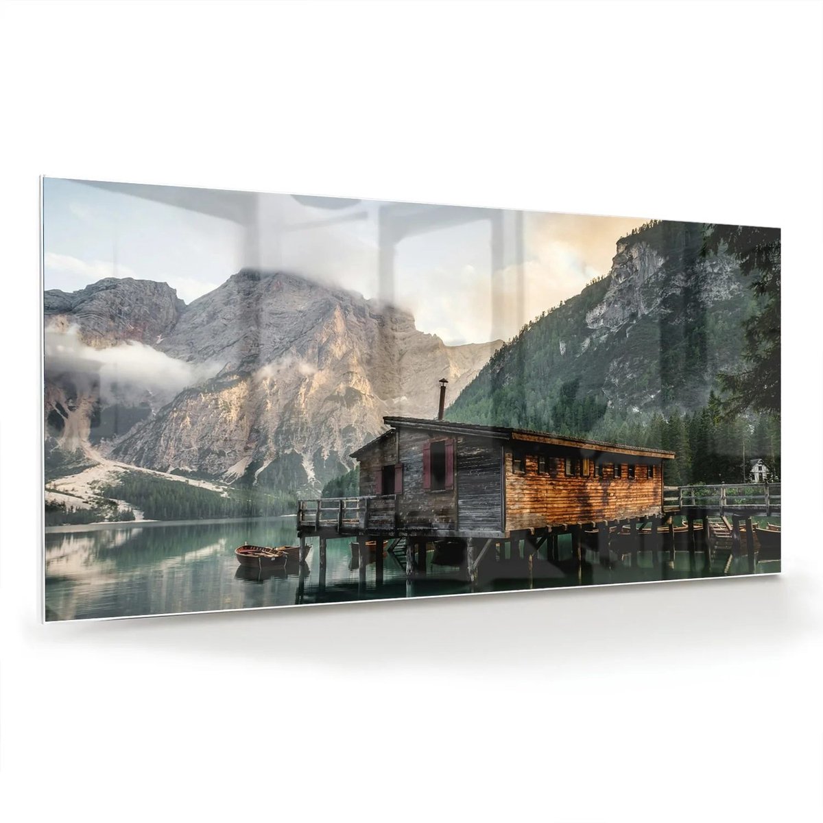 Mydesignglas Glazen Schilderij – Berglandschap met Meer en Houten Huis – Wanddecoratie op Gehard Glas - 120x60cm