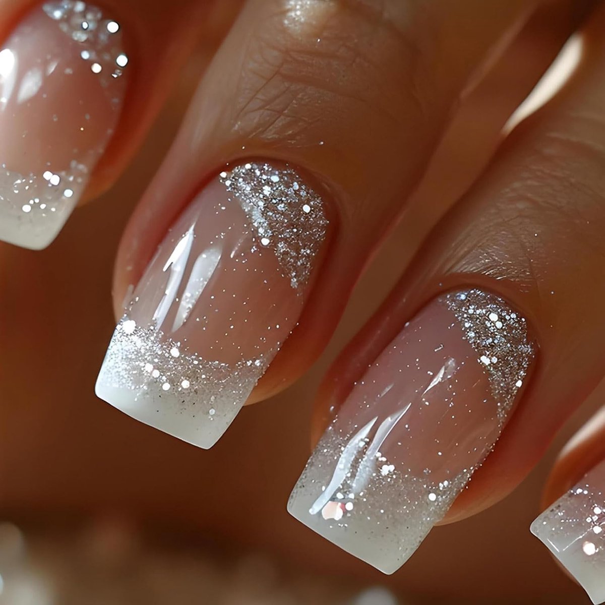 24 stuks press-on nagels, middellang vierkant, French kunstnagels, zilveren glitter valse nagels, glanzende acrylnagels, vingernagels om op te plakken, volledige cover, herbruikbare kunstnagels