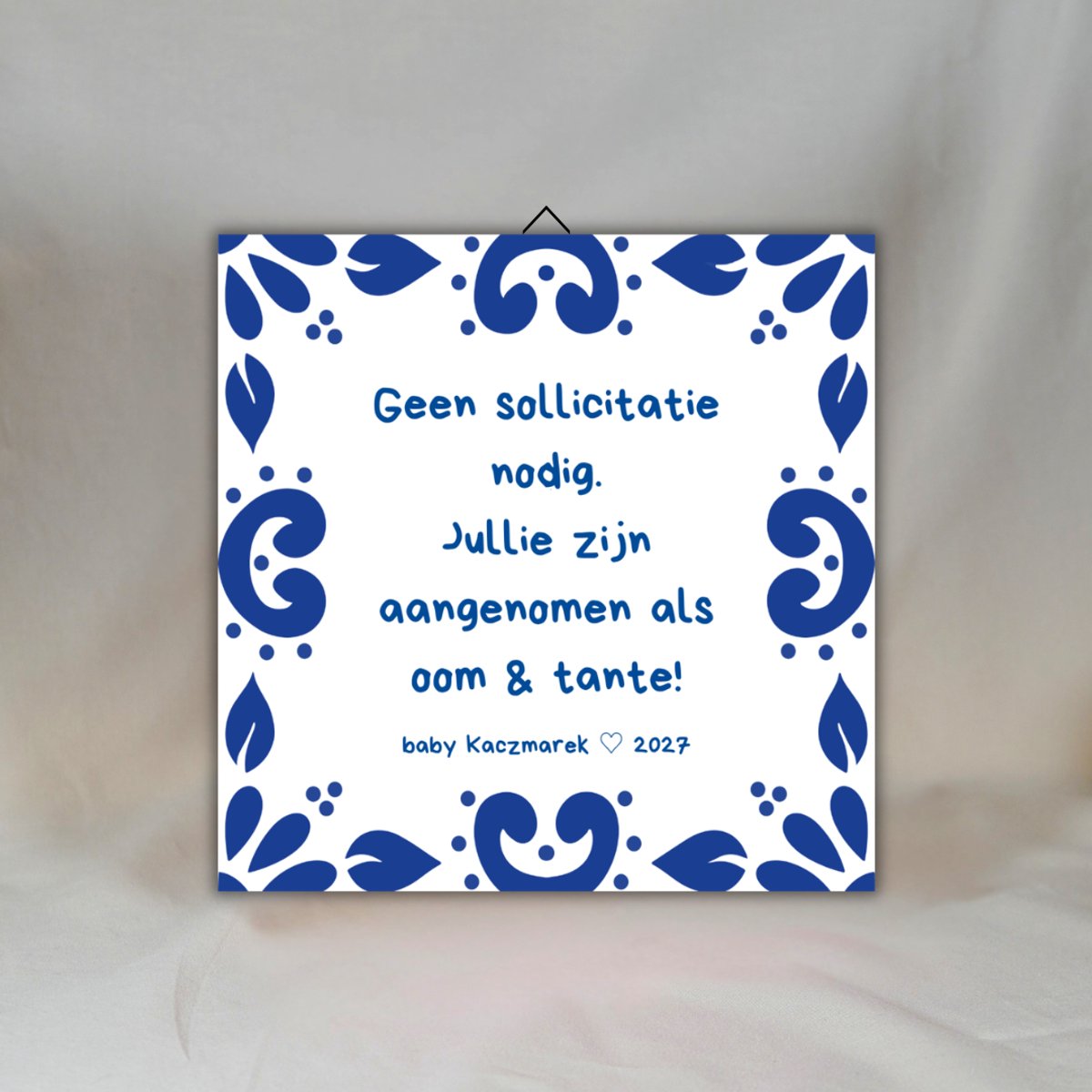 Oom en tante aankondiging - Gepersonaliseerd zwangerschap aankondiging - Zwangerschap aankondiging oom en tante - Delfts blauw tegeltje met naam en geboortejaar - Aankondiging baby - Gepersonaliseerd cadeau - 15x15cm
