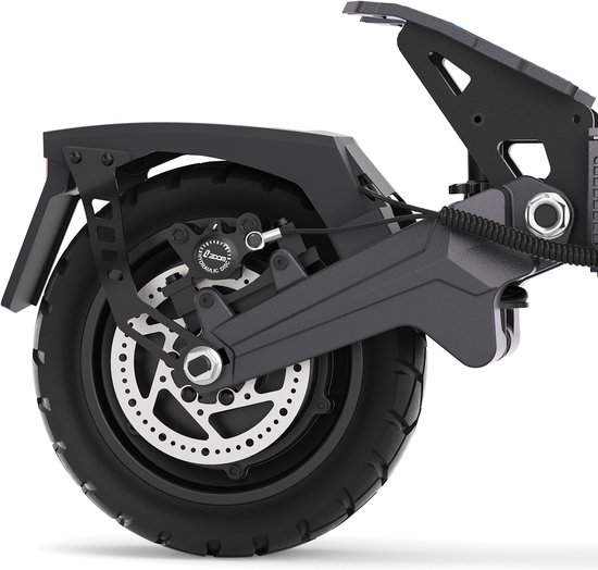 Detail van het achterwiel van de grijze Ausom DT2 Pro elektrische scooter met schijfrem en vering.