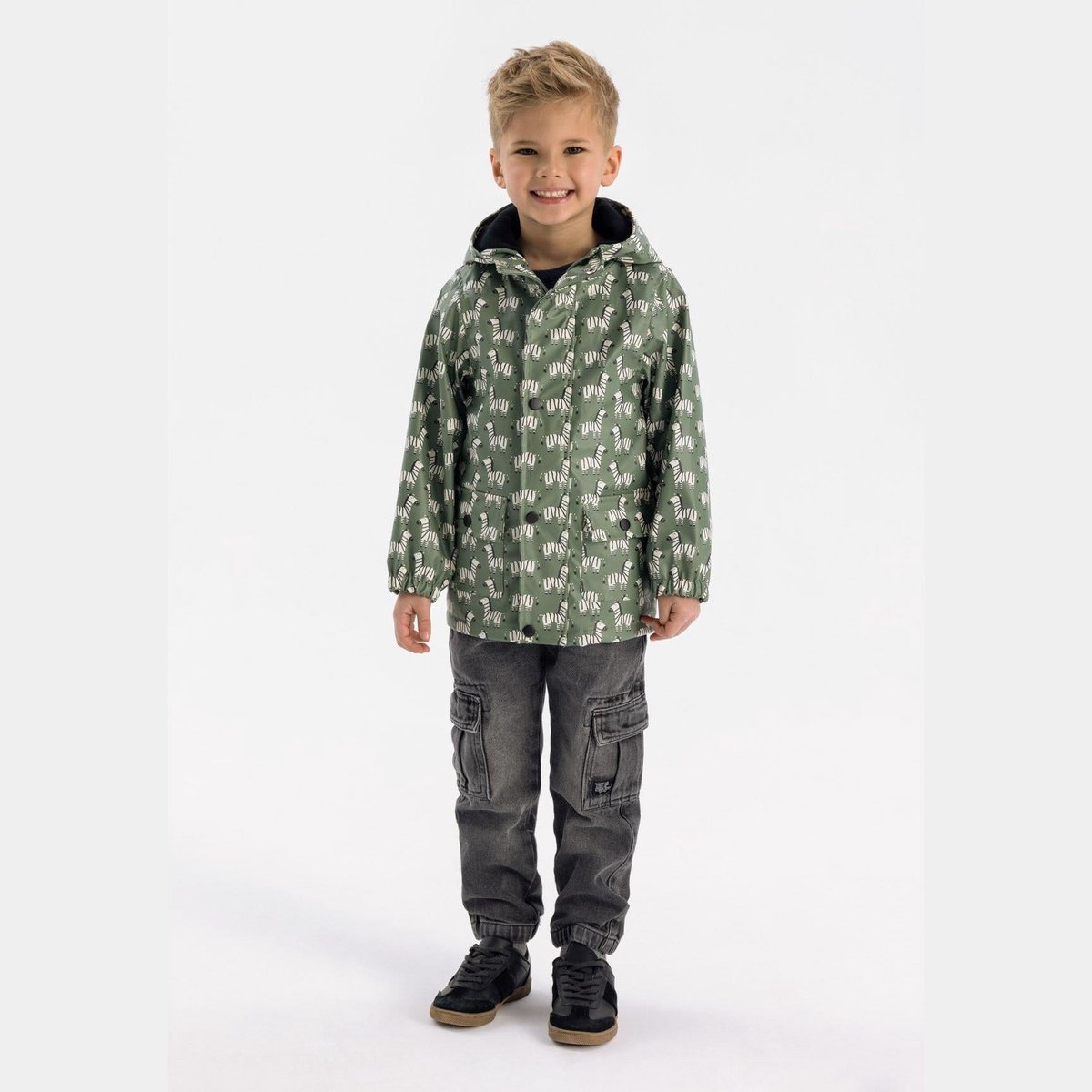 Minoti regenjas jongens met capuchon zebraprint - waterdicht