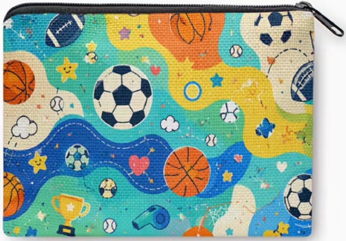 Gemakkelijk om erbij te hebben, dit handige rits portemonneetje 10x14cm. Een mooie afbeelding van een voetbal, handbal en een basketbal. Erg leuk om voor jezelf te kopen of om cadeau te geven. Ook leuk bij Sinterklaas, Kerst of vakantie.