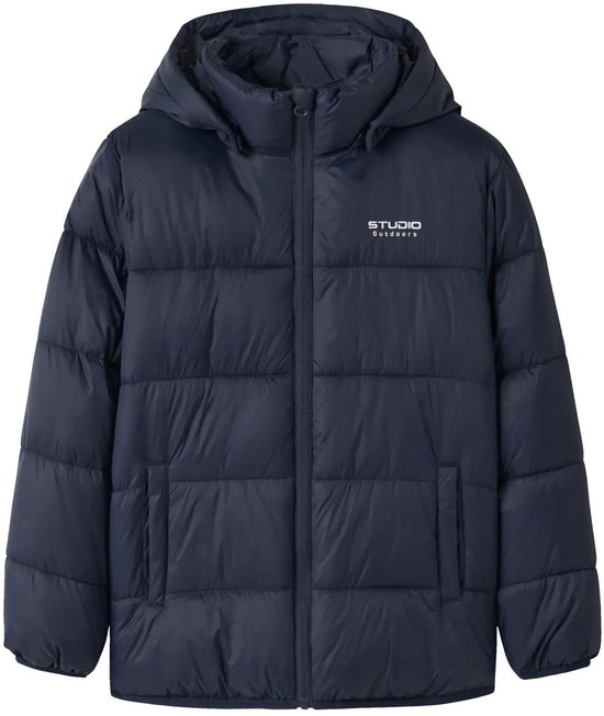 Donkerblauwe, gewatteerde jas met capuchon, met geborduurd logo "STUDIO Outdoors".