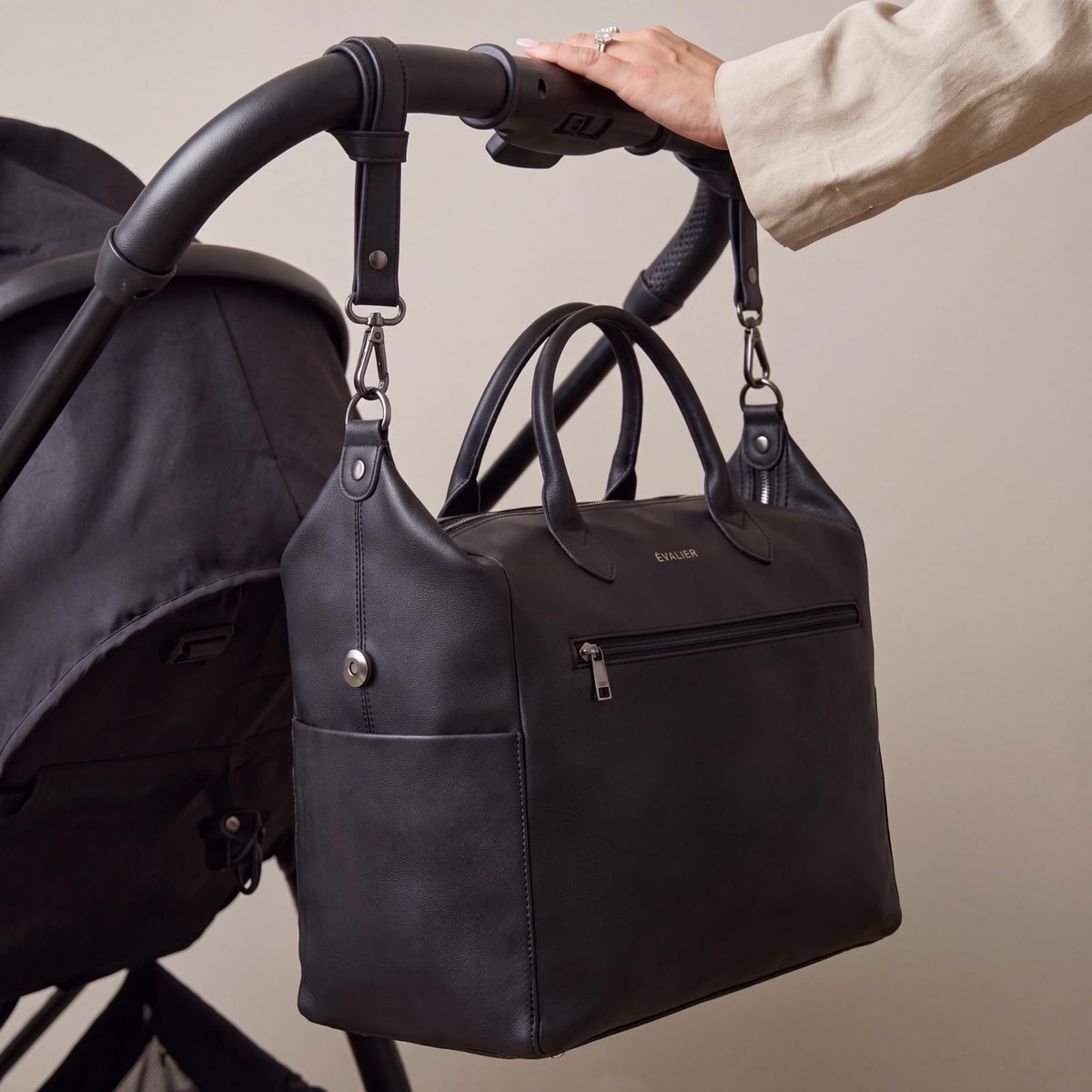 Luiertas - Rugzak - Verzorgingstas - Buggy tas - kinderwagen tas - Schoudertas - Laptoptas - Reistas - Grote opbergvakken - Geïsoleerde flessenvakken - Organizer tas - Verschoonmatje - Flessenhouder baby - kolftas moedermelk