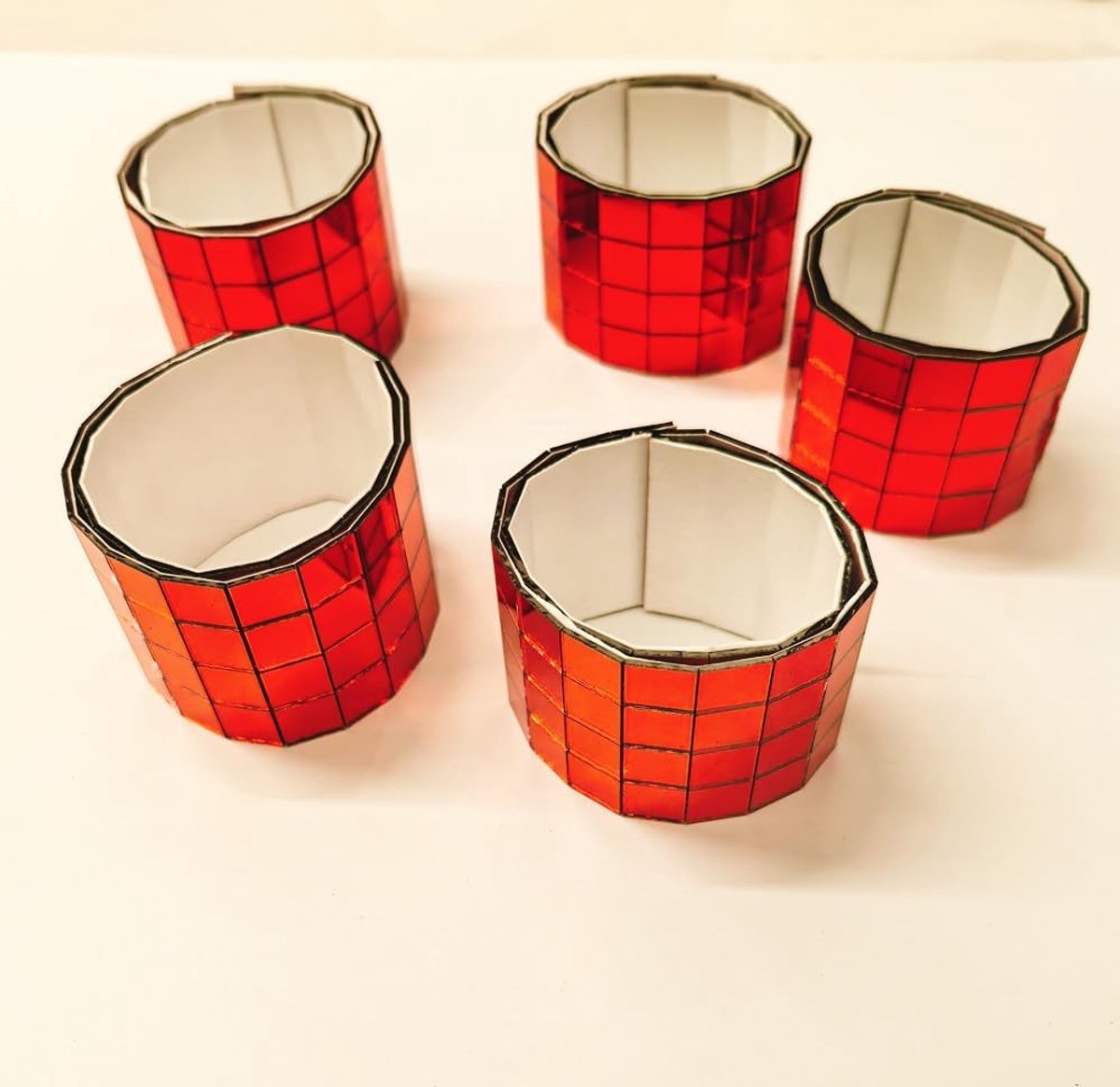 600Pcs Rode Zelfklevende Spiegels Mozaïek Tegels 10x10Mm, Echt Glas Spiegel Roll, Decoratieve Spiegel Stickervel DIY Accessoire Spiegels Mozaïek Tegels