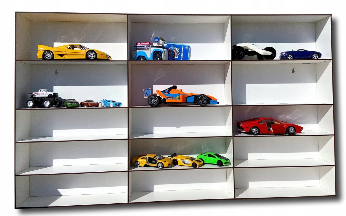 Witte wandkast voor 15 auto's - perfect voor kinderkamers