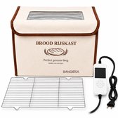 Crème-witte broodrijskast met bruine bies, op een witte achtergrond. Een metalen rooster en een digitale timer staan ernaast. Tekst op kast: "BROOD RIJ SKAST Perfect gerezen deeg Quality you can enjoy BANGOSA".