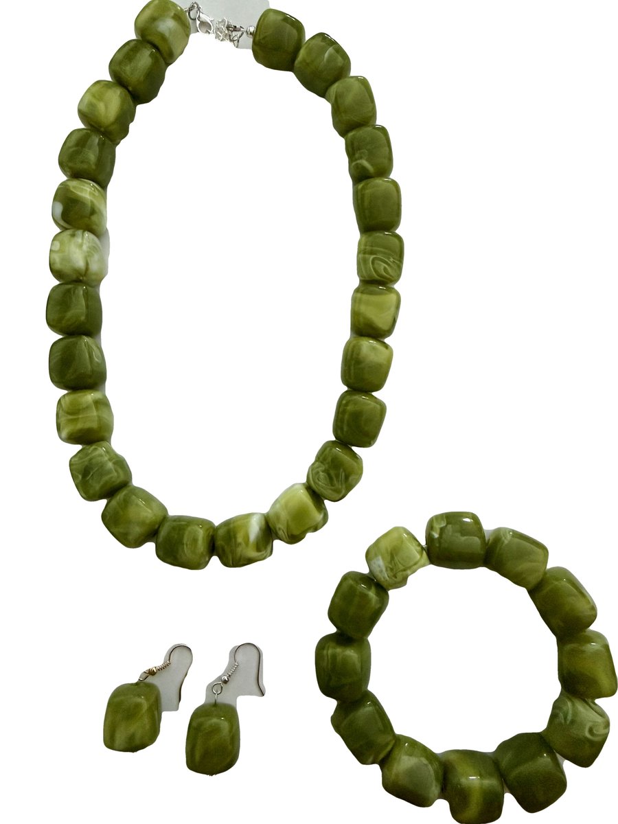 Petra's Sieradenwereld - Sieradenset 3D ketting groen(ketting, armband en bijpassende oorbellen) (1146)