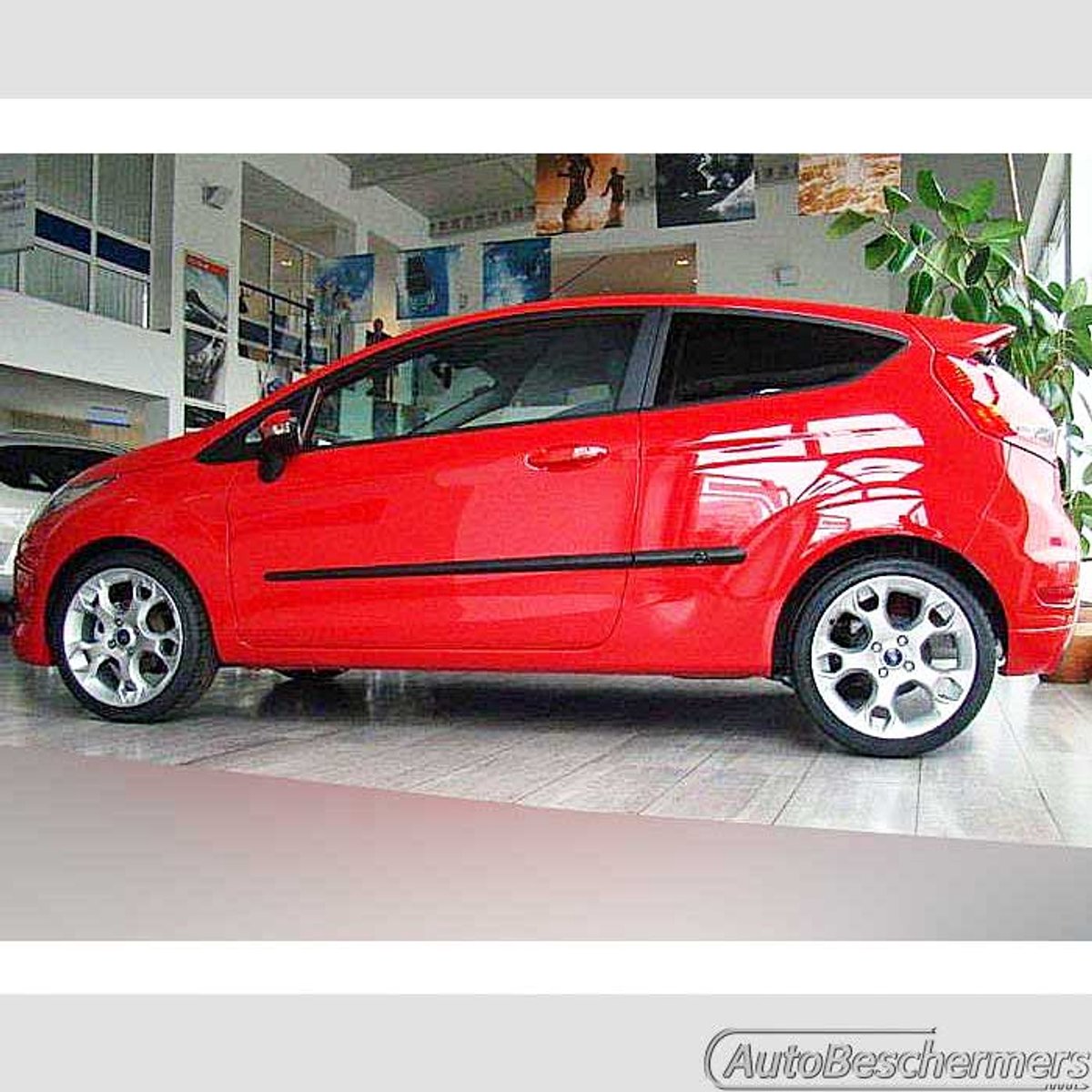 Stootlijsten set zwart voor Ford Fiesta 3-deurs 10.2008-. De stootstrips zijn zelfklevend. Set a 4 stuks (#0025)