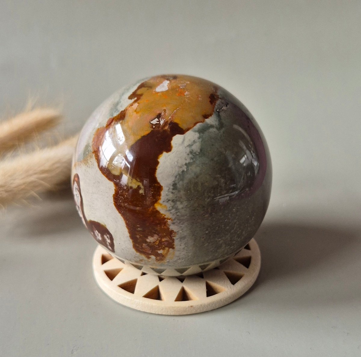 Ocean Jasper Polychroom Edelsteen Bol 65mm – Rood Oranje Uniek Patroon