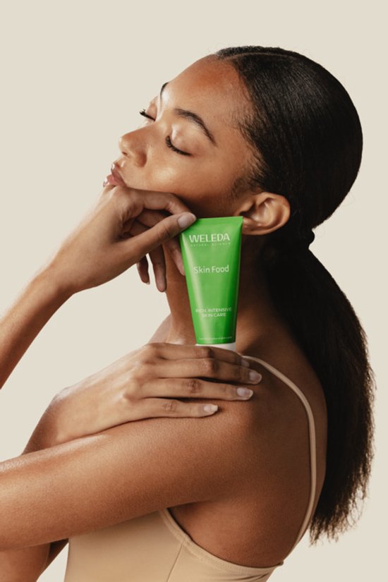 WELEDA Skin Food - Intensief Voedende Crème - Voor Gezicht En Lichaam - Voedt Alle Plekjes Die Ruw En Droog Zijn - Vermindert Trekkerig Gevoel Bij Droge Huid - 100% Natuurlijke Ingrediënten - 75ml