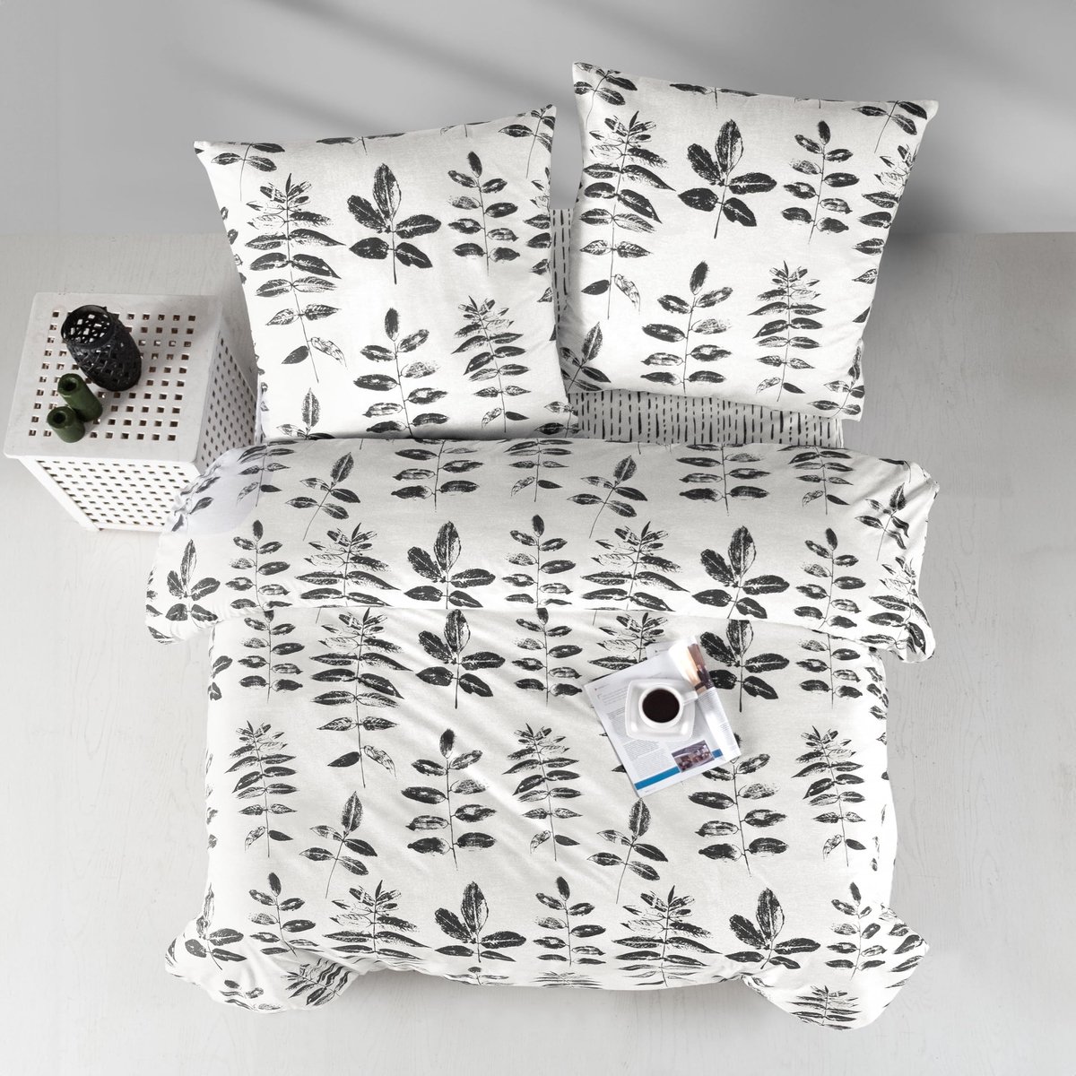 Beddengoedset 155 x 220 cm - Tweedelig met zwart bladpatroon