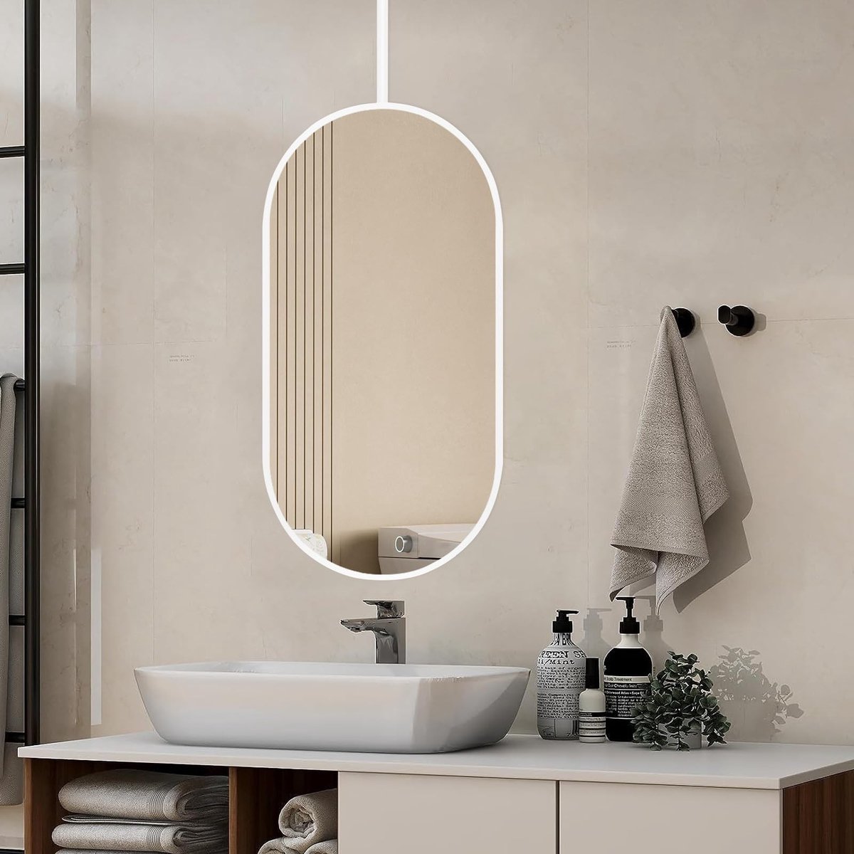 Ovalen Wandspiegel met Witte Metalen Frame - 40cm x 70cm