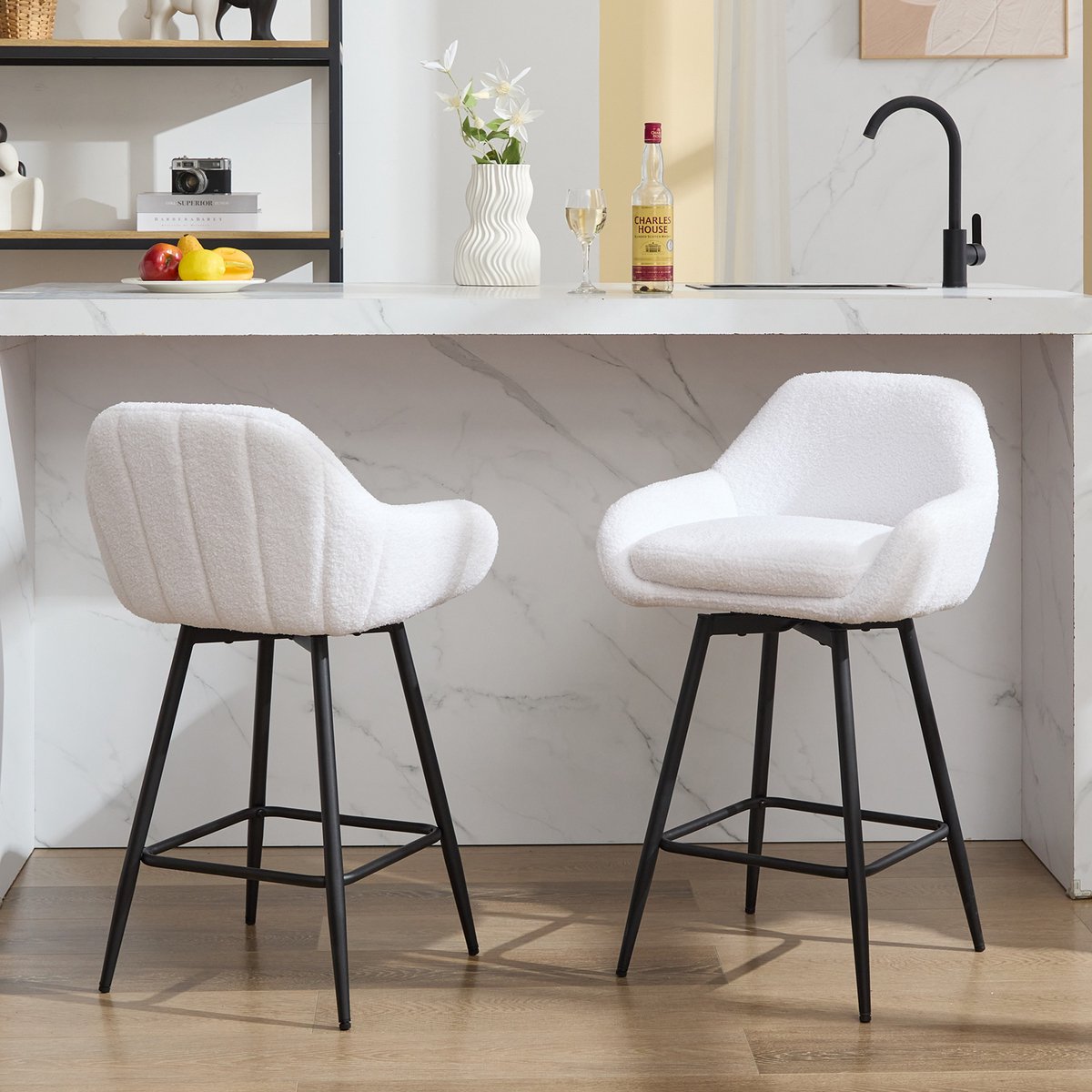Triumpunpre - Set van 2 Draaibare Counter Barstoelen - Gestoffeerde Keukenstoelen Met Rug‑ En Armleuning - Verstelbare Voetsteun - Metalen Onderstel voor Keukeneiland Thuisbar - Teddyfluweel Wit