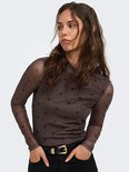 Bruine mesh top met zwarte hartjesprint. Langs de mouwen loopt een grijze gestreepte rand.