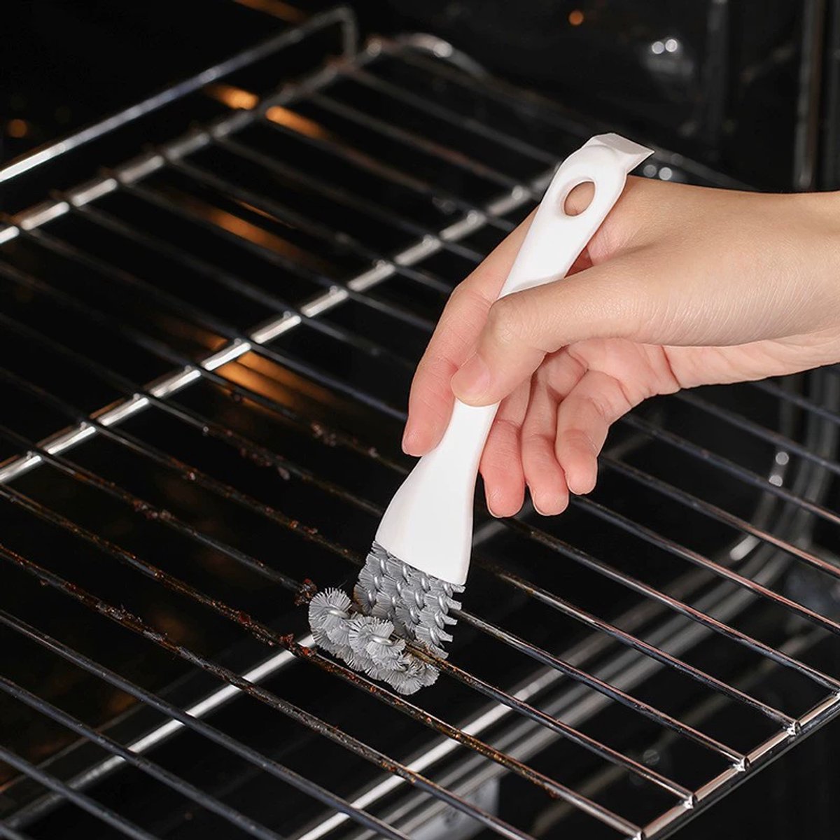 "Handige BBQ en Oven Roosterborstel Met Roestvaststalen Draad - Lang Handvat Reinigingsborstel Voor Bakroosters en Grillroosters Compacte Grillborstel Met Ophanglus, Vet- en Koolrestverwijderaar"