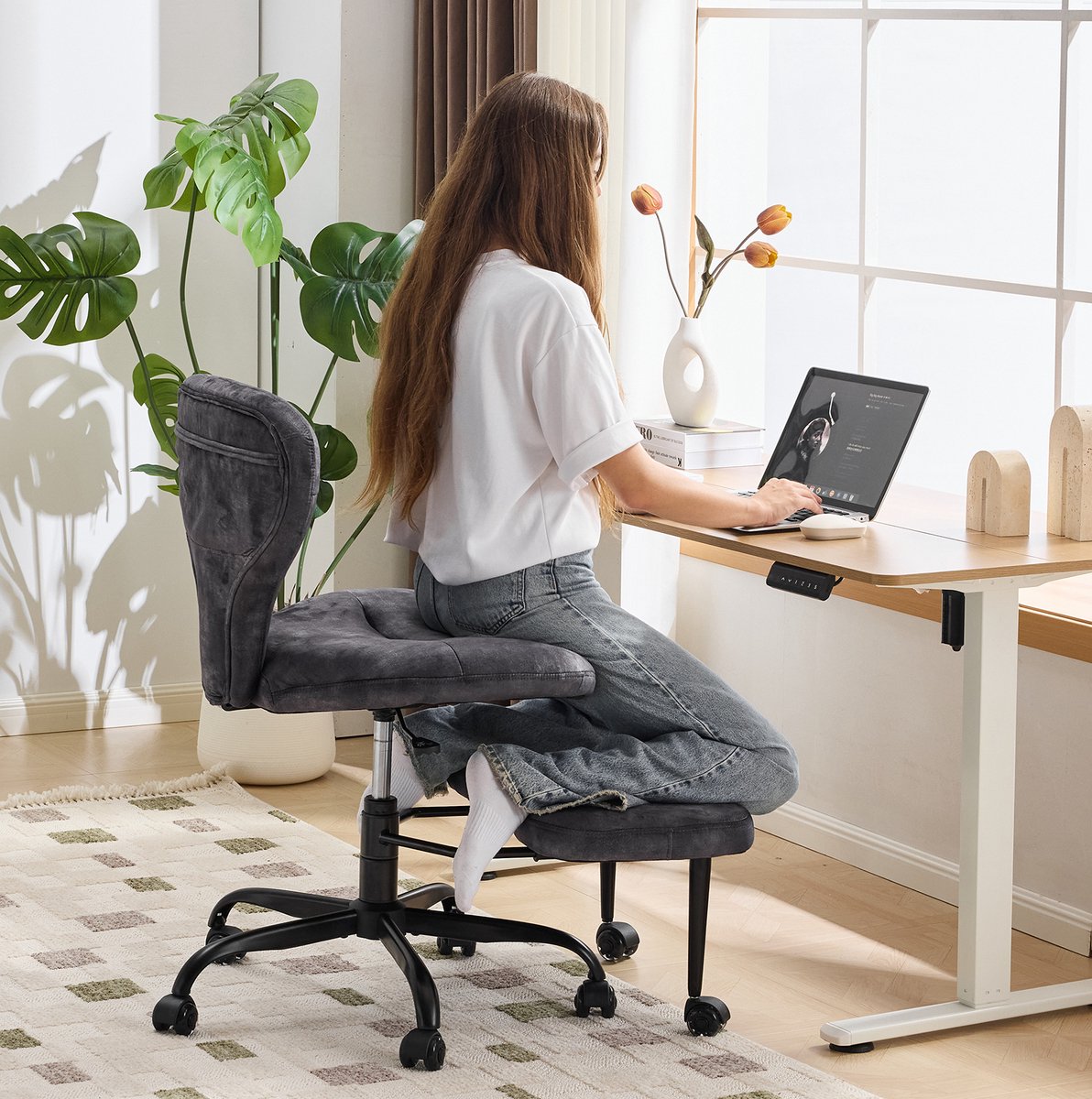 OKWISH Bureaustoel Grijs – Verstelbare Hoogte, 360° Draaibaar, Zwenkwielen & Zonder Armleuningen – Voor Thuiswerk en Meditatie – Stof