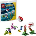 LEGO Pokémon Trainer benodigdheden met 56 onderdelen. Bevat paarse en groene bouwwerken, gele bananen, twee Pokéballen en trainingsdoelen.