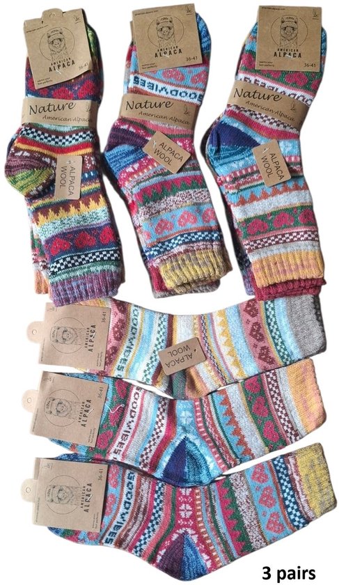 Alpaca wollen sokken met etnische print in rood, blauw, geel en groen. Maat 36-41.